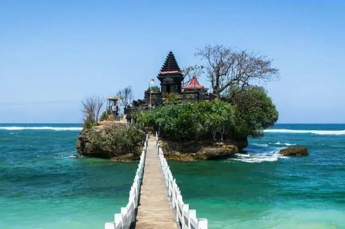 Pantai Balekambang Malang, Destinasi Wisata Bahari Mirip Tanah Lot