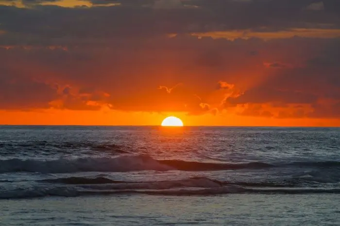 Pantai Kuta, Spot Sempurna Menikmati Indahnya Sunset & Sunrise di Bali